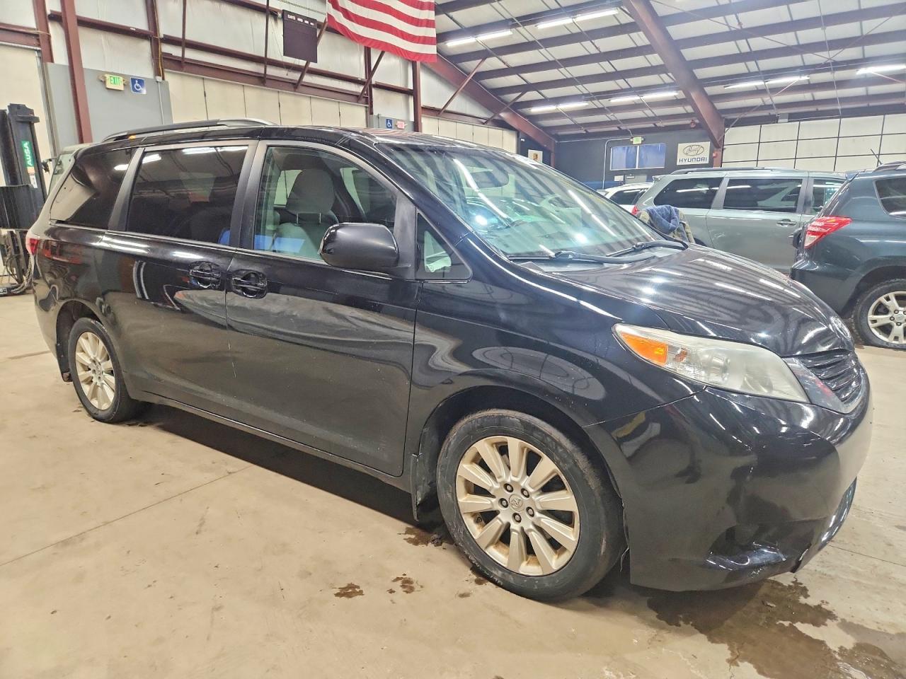 2015 TOYOTA SIENNA — фото 4