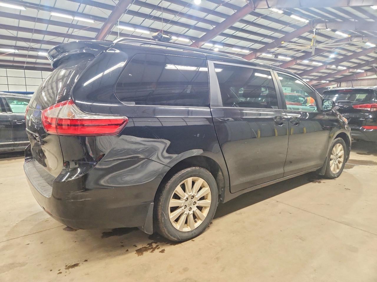 2015 TOYOTA SIENNA — фото 3