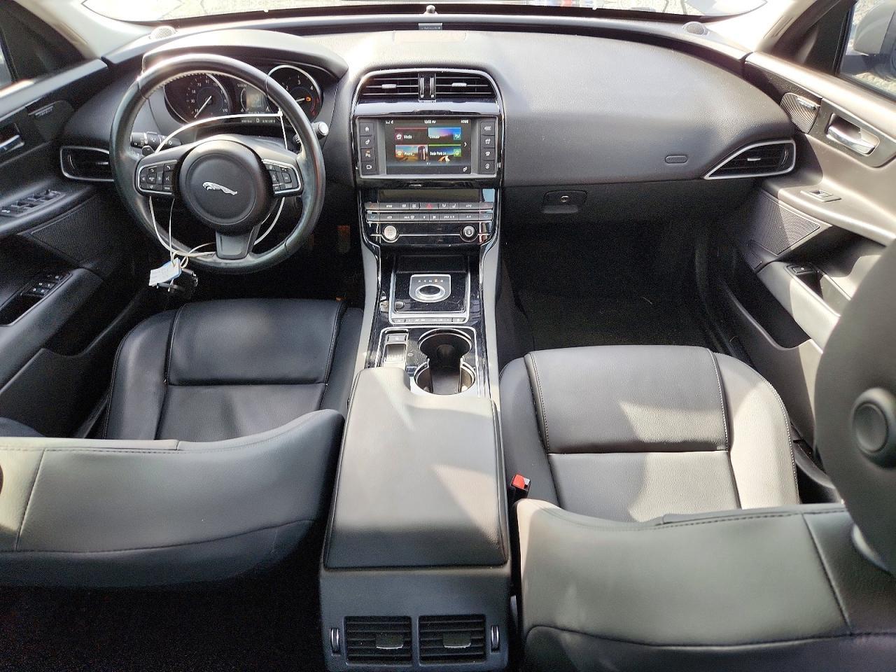 2017 JAGUAR XE — фото 8