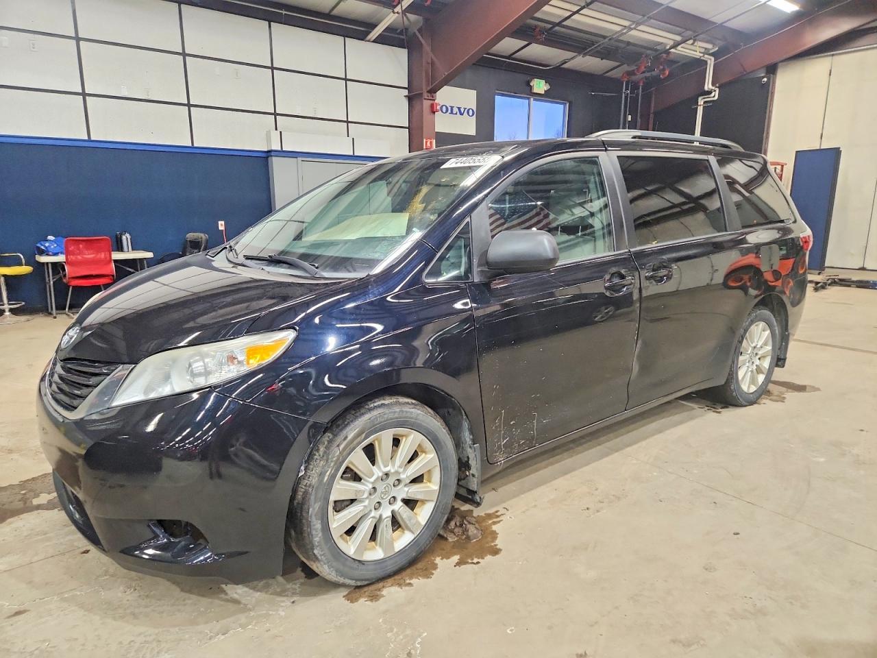 2015 TOYOTA SIENNA — фото 1