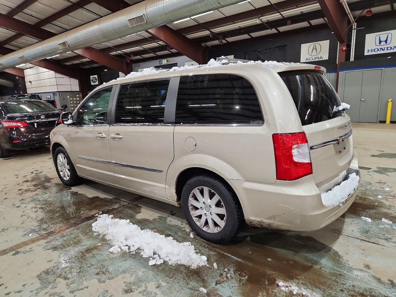 CHRYSLER TOWN & COUNTRY