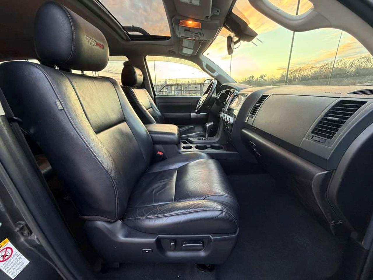 TOYOTA SEQUOIA