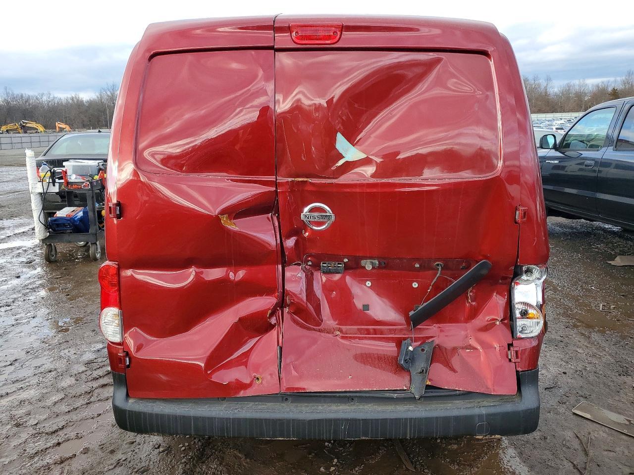 NISSAN NV200