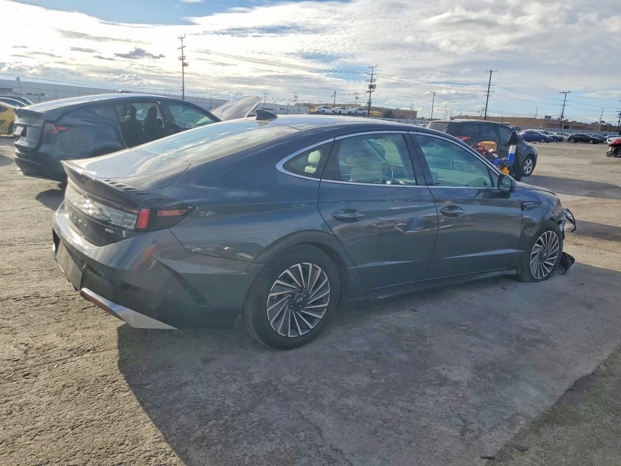HYUNDAI SONATA HYBRID