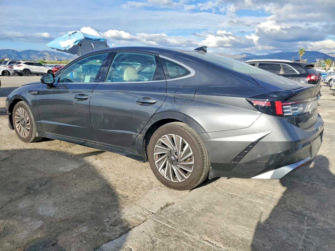 HYUNDAI SONATA HYBRID