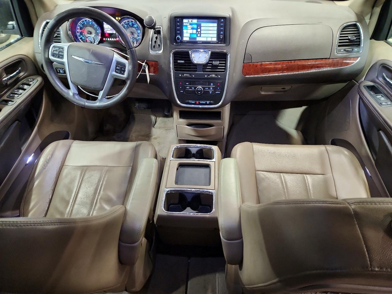 CHRYSLER TOWN & COUNTRY