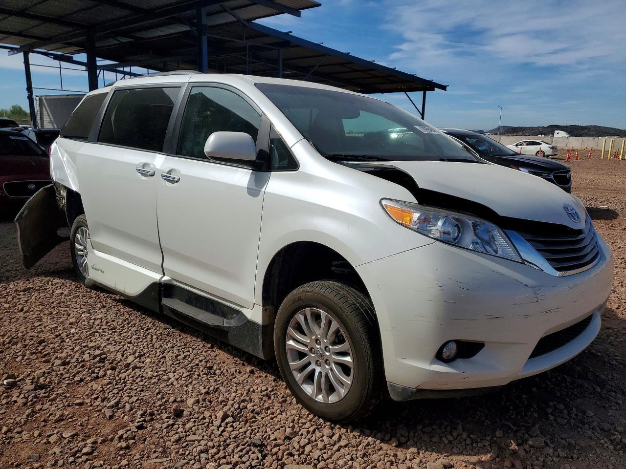 2015 TOYOTA SIENNA — фото 4