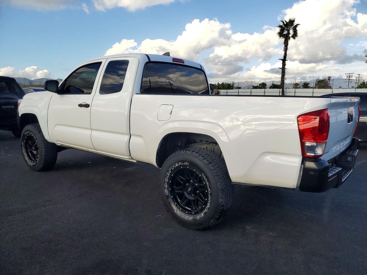 2019 TOYOTA TACOMA — фото 2