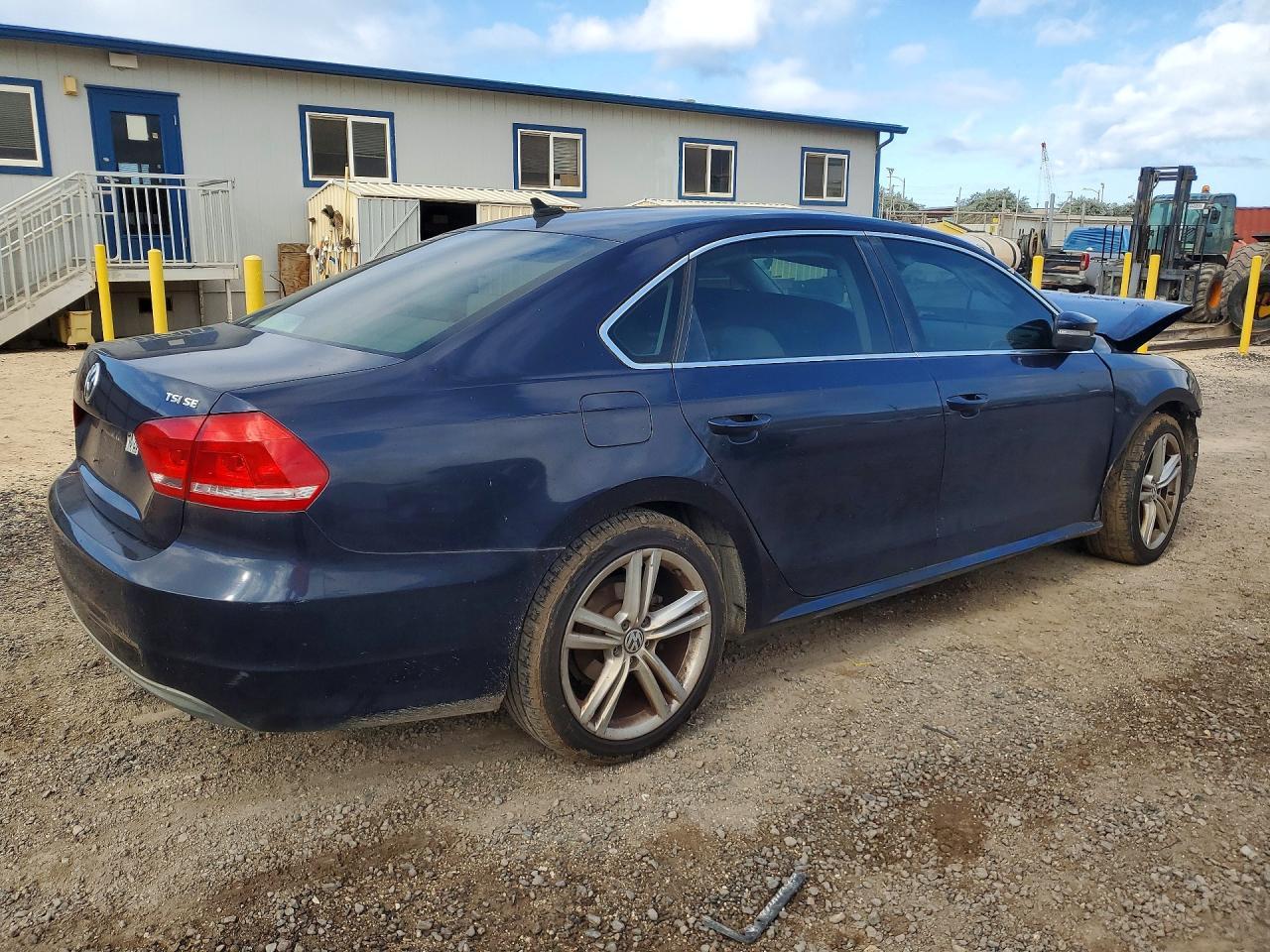 VOLKSWAGEN PASSAT