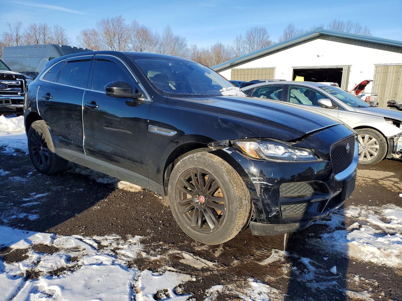 2017 JAGUAR F-PACE — фото 4