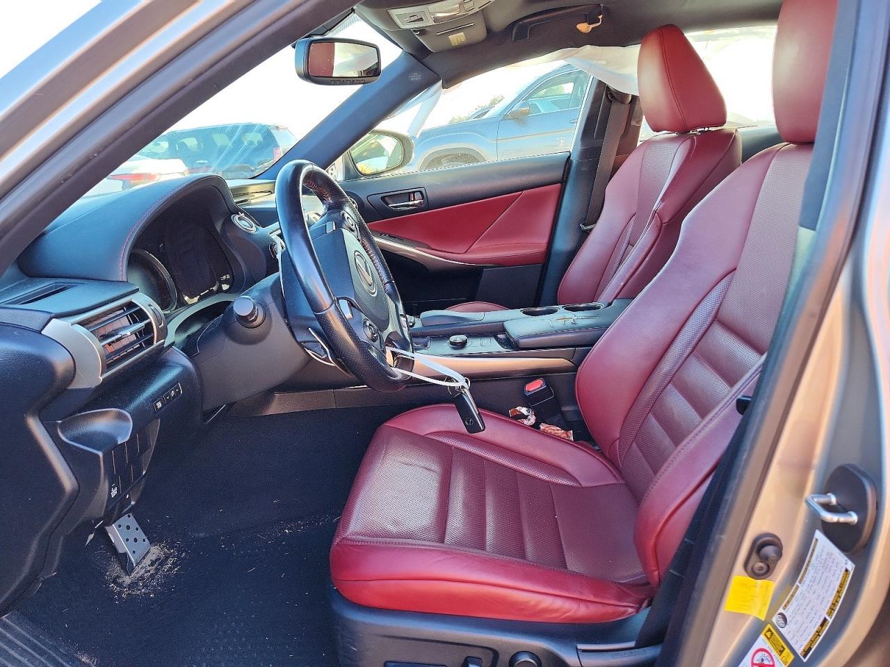 LEXUS IS 200T
