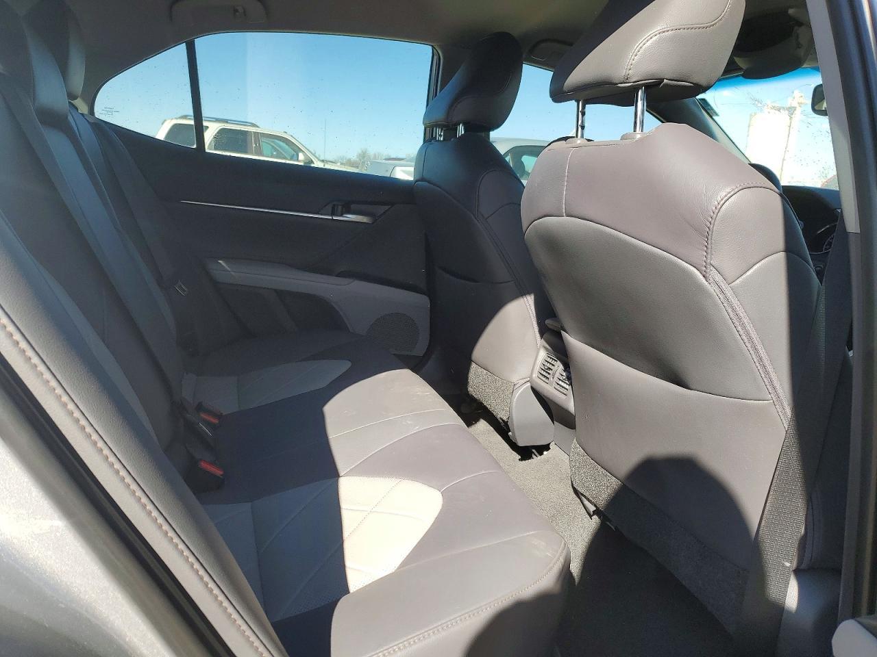 2018 TOYOTA CAMRY — фото 10