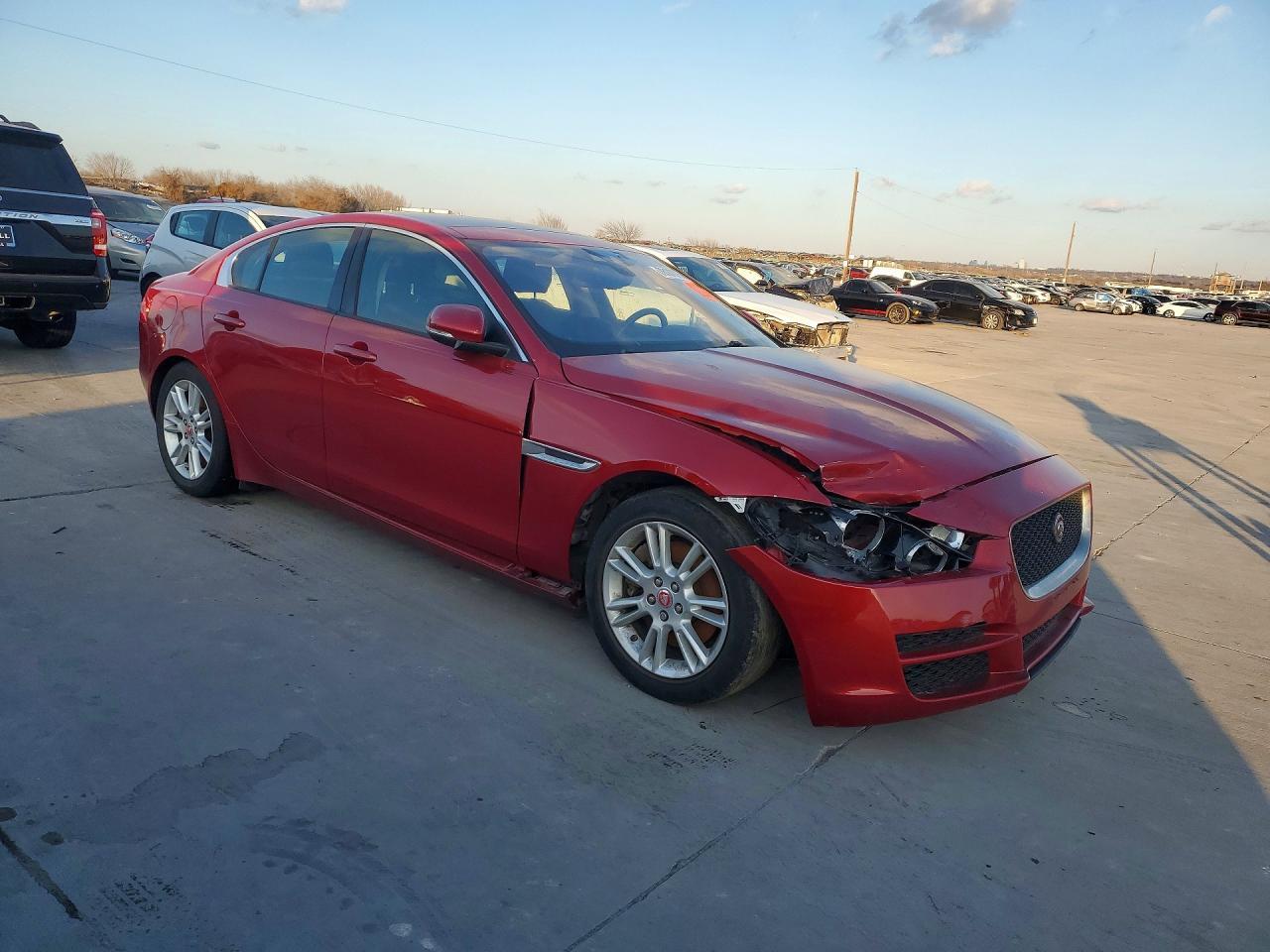 2018 JAGUAR XE — фото 4