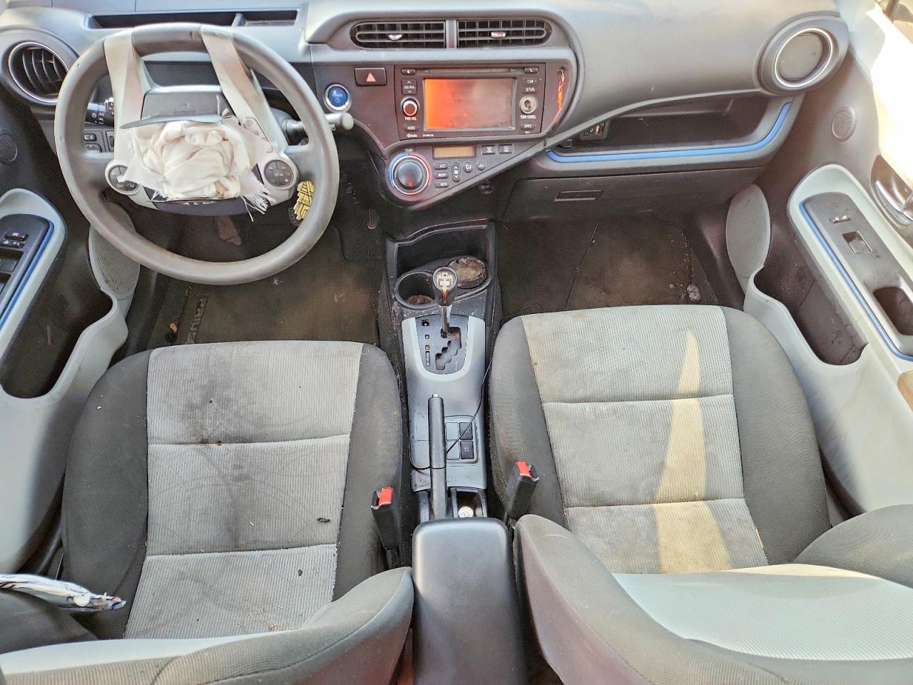 2013 TOYOTA PRIUS C — фото 8