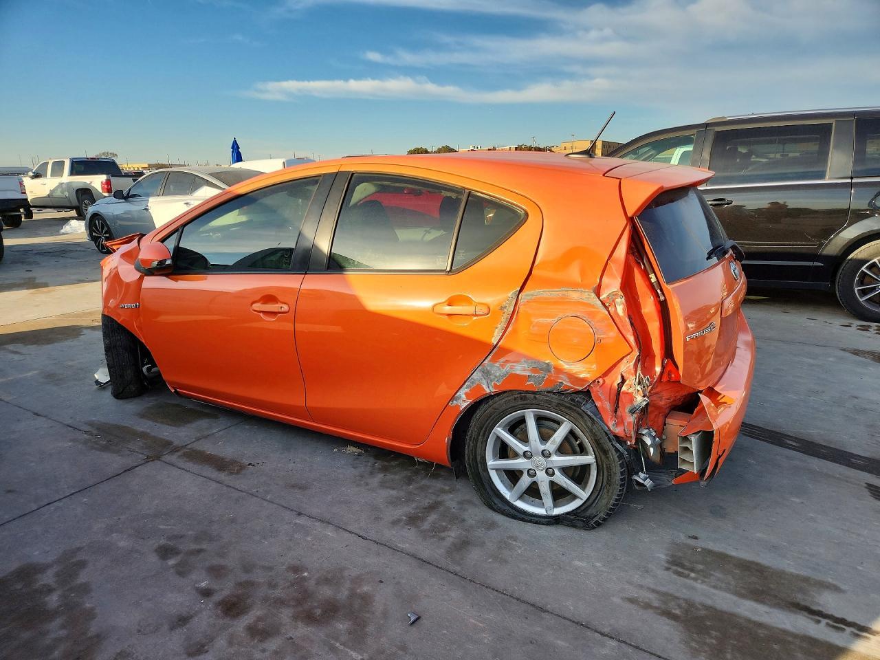 2013 TOYOTA PRIUS C — фото 2
