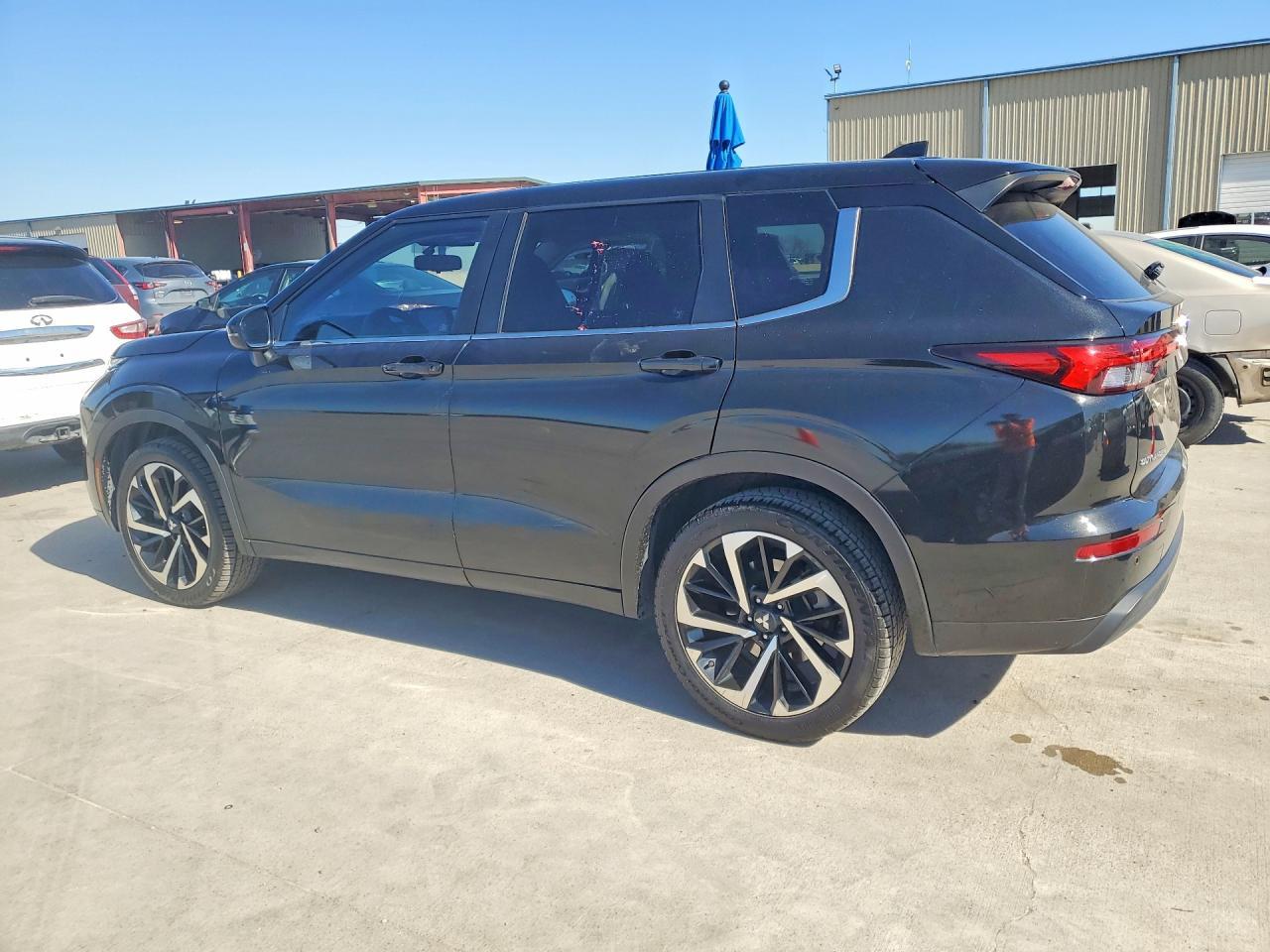 2022 MITSUBISHI OUTLANDER — фото 2