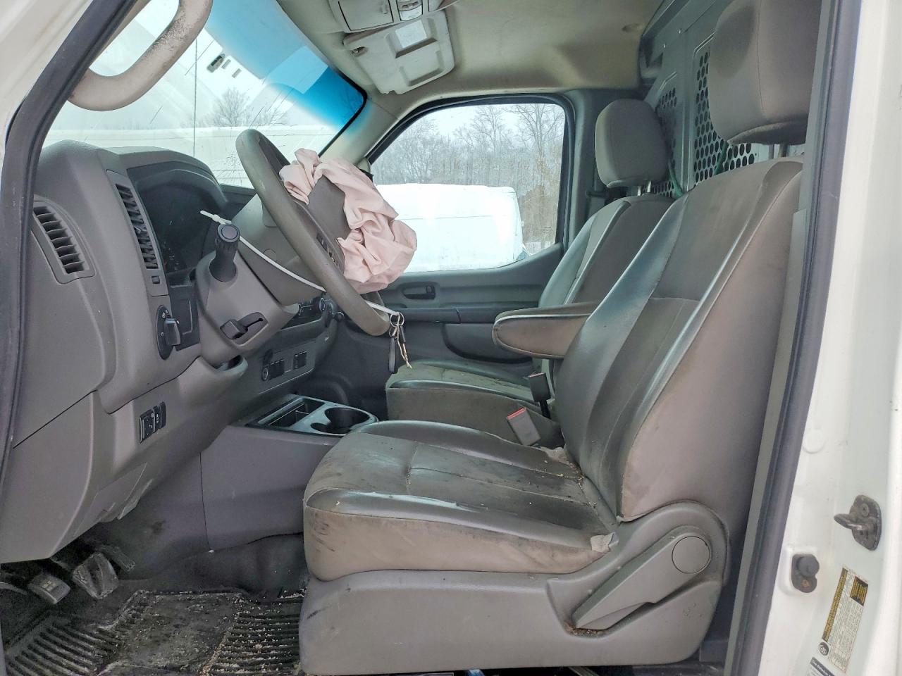 2015 NISSAN NV1500 — фото 7