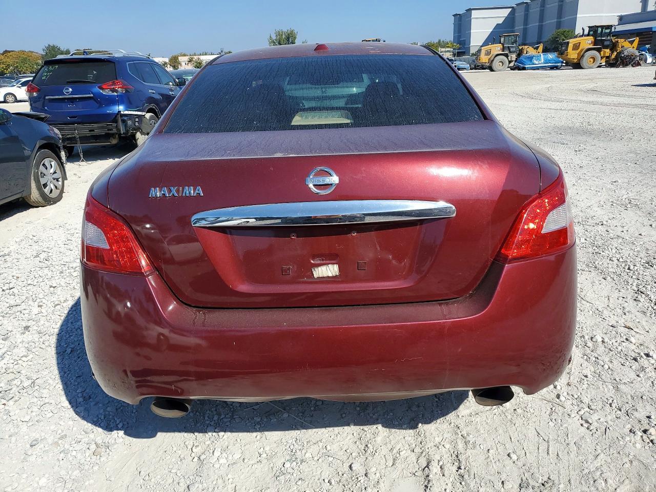NISSAN MAXIMA