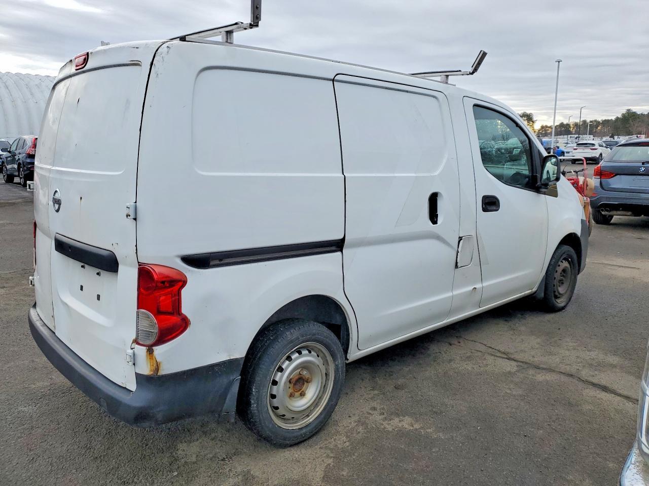 NISSAN NV200