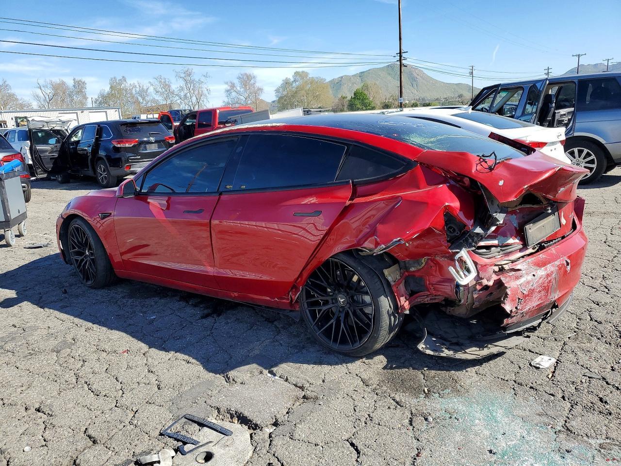 TESLA MODEL 3