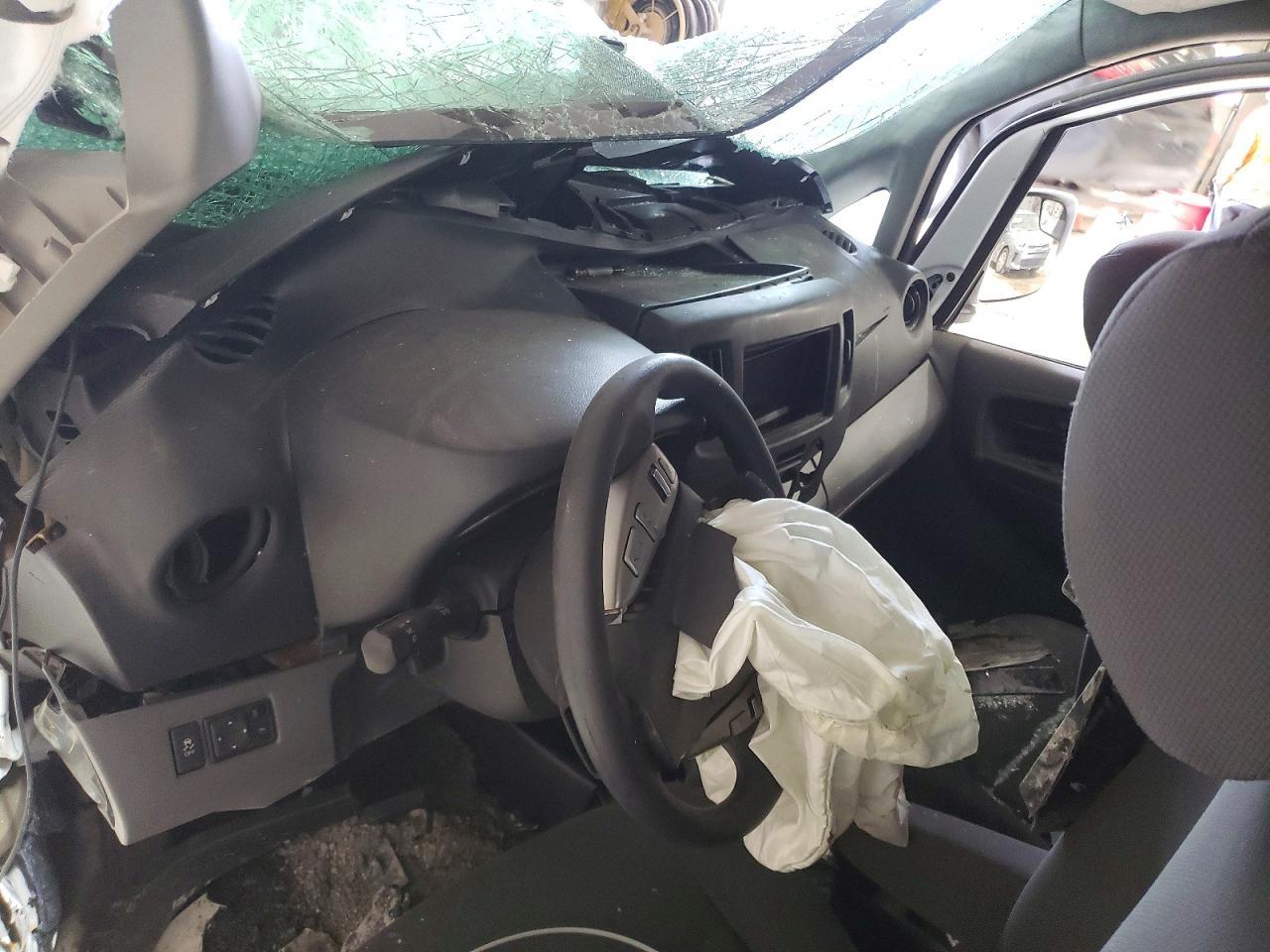NISSAN NV200