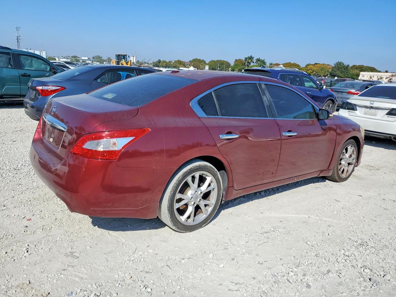 NISSAN MAXIMA
