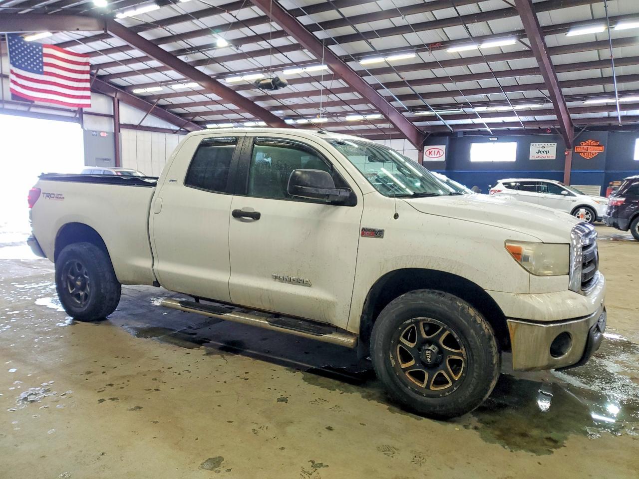 2010 TOYOTA TUNDRA — фото 4