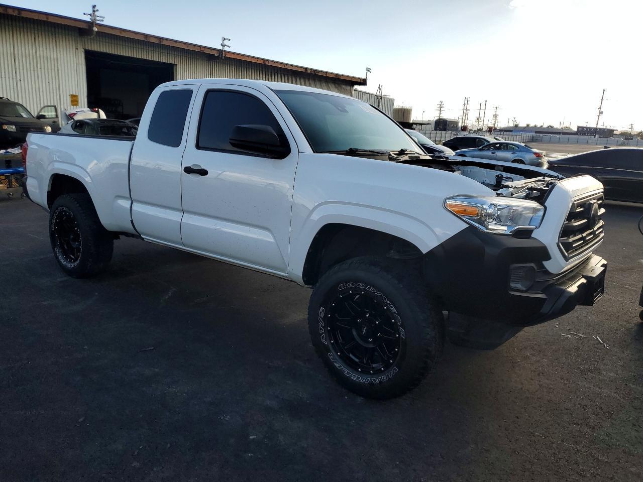 2019 TOYOTA TACOMA — фото 4