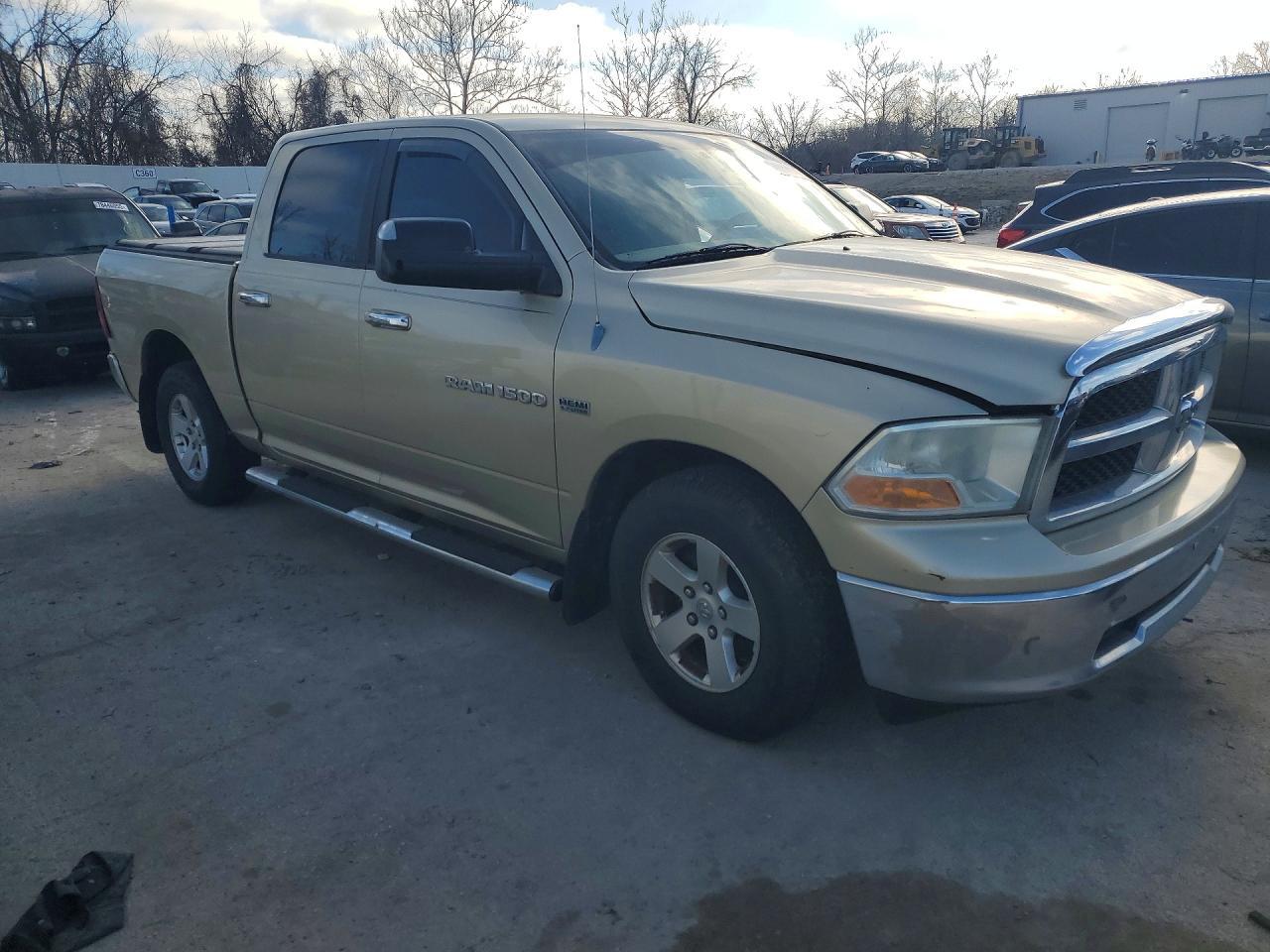 2011 DODGE RAM 1500 — фото 4