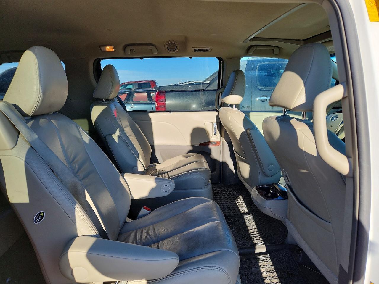 2014 TOYOTA SIENNA — фото 11
