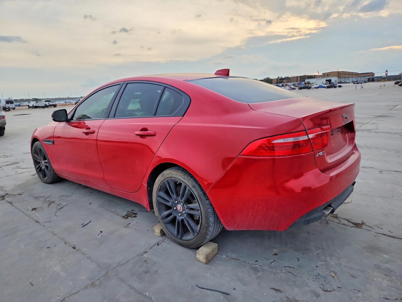 2018 JAGUAR XE — фото 2