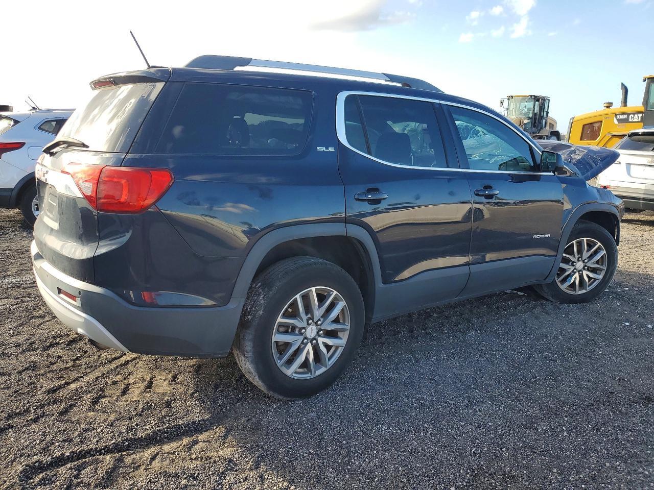 2017 GMC ACADIA — фото 3
