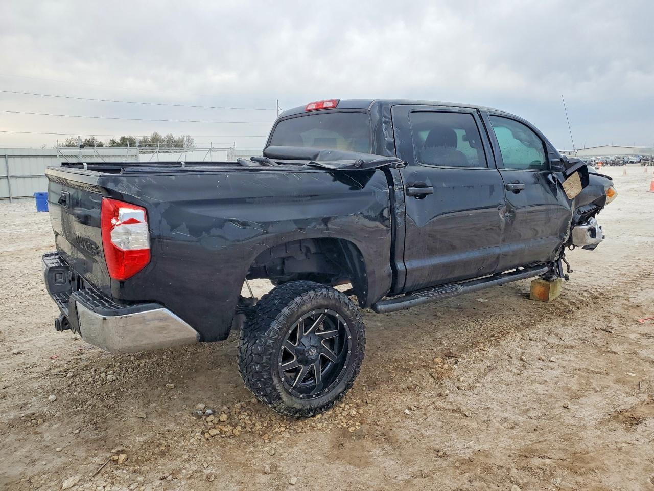 2016 TOYOTA TUNDRA — фото 3