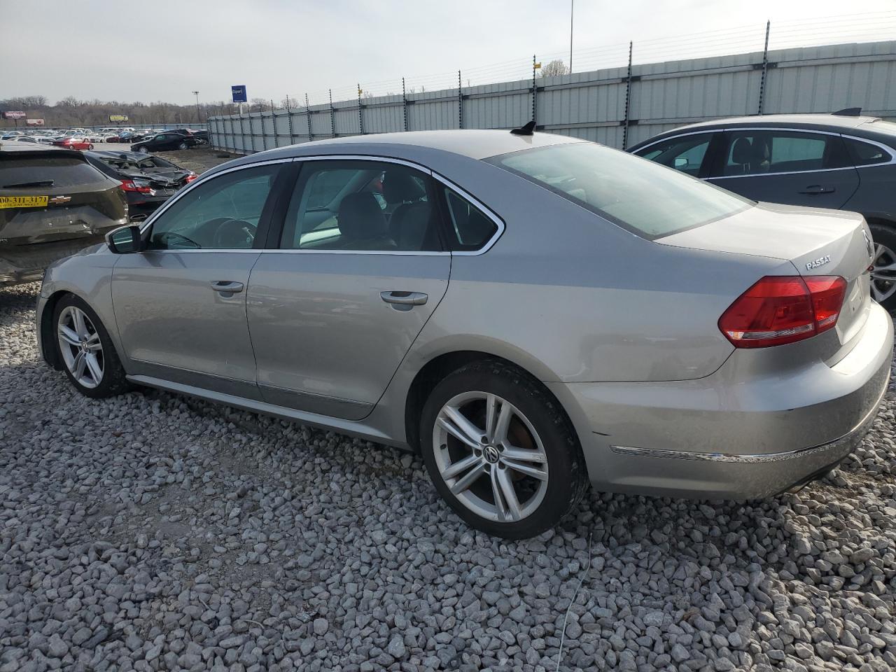 2013 VOLKSWAGEN PASSAT — фото 2