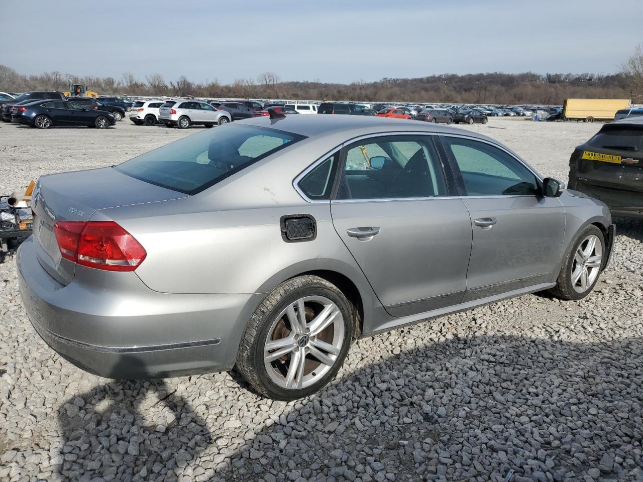 2013 VOLKSWAGEN PASSAT — фото 3