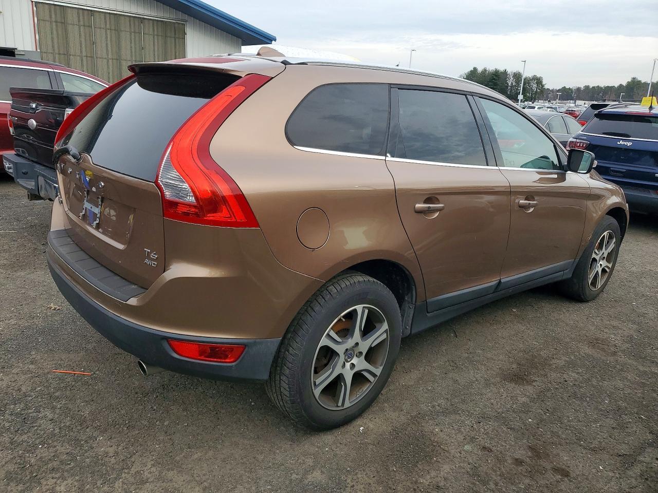 2013 VOLVO XC60 — фото 3