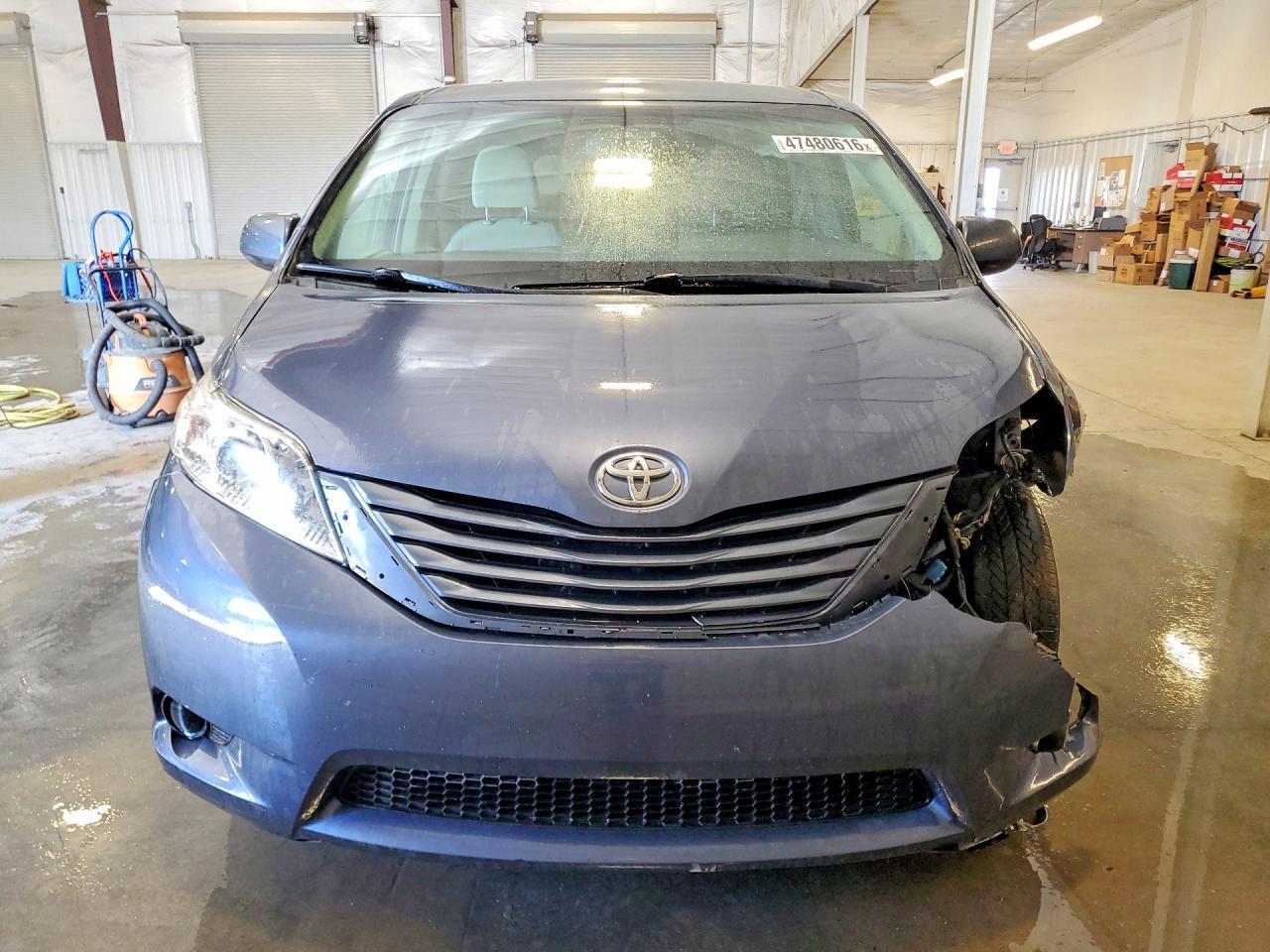 TOYOTA SIENNA