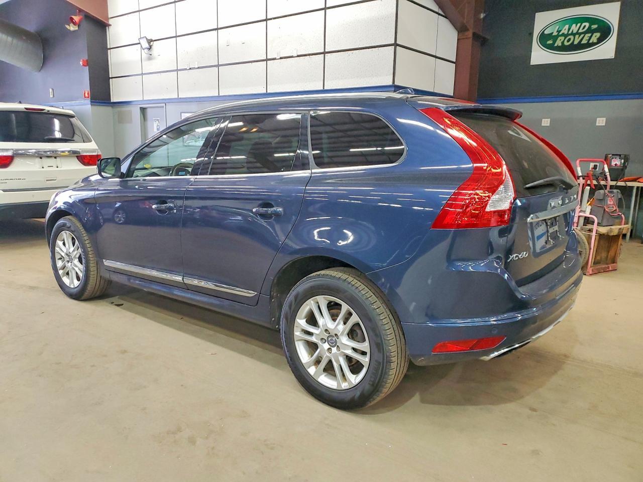 2015 VOLVO XC60 — фото 2