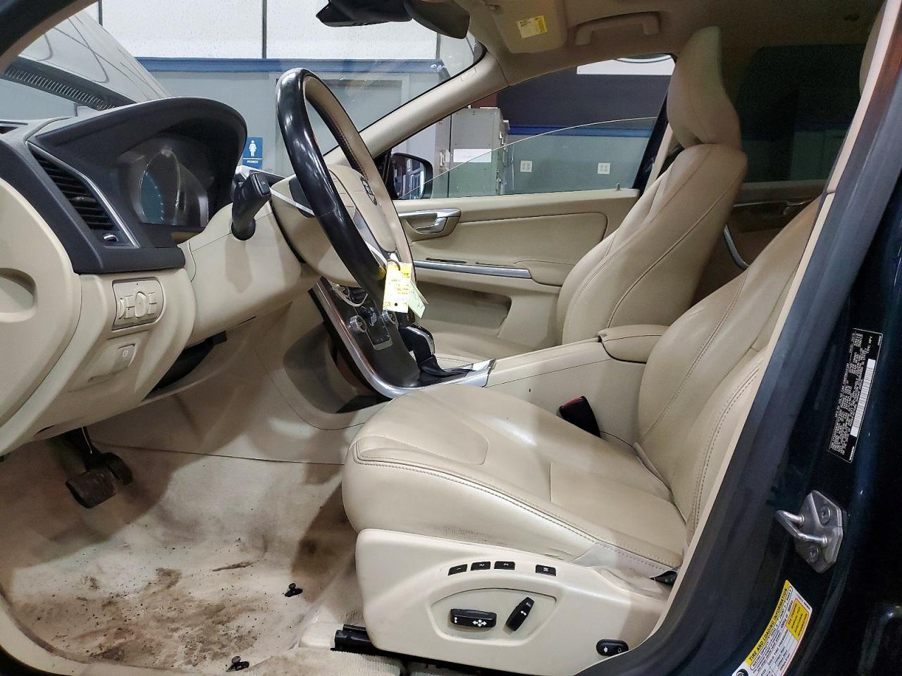 2015 VOLVO XC60 — фото 7