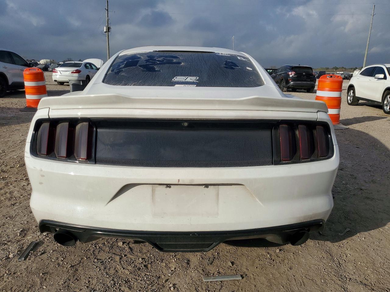 FORD MUSTANG