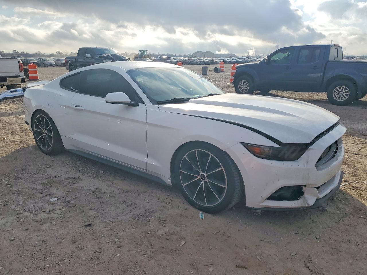 FORD MUSTANG