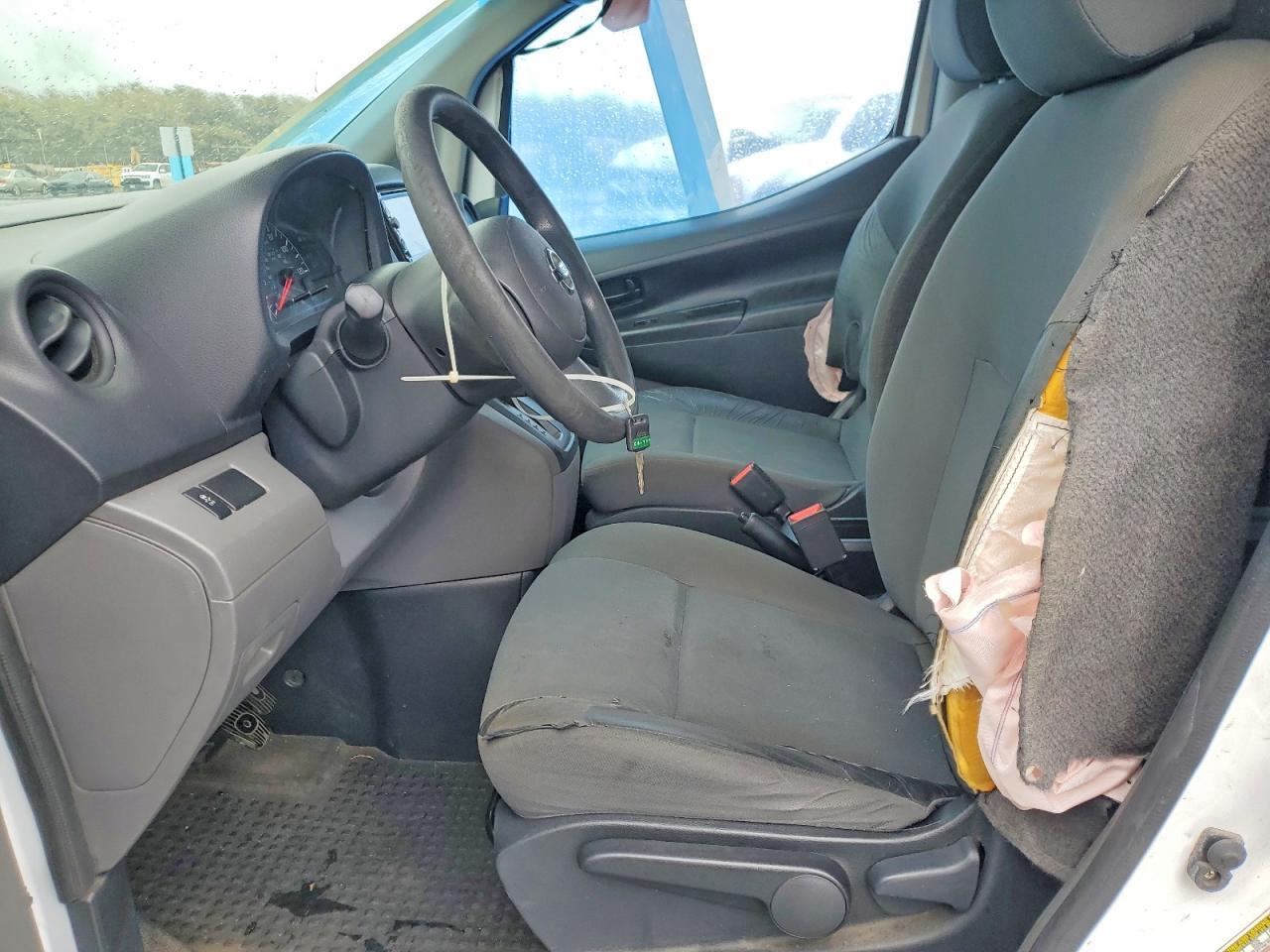 NISSAN NV200
