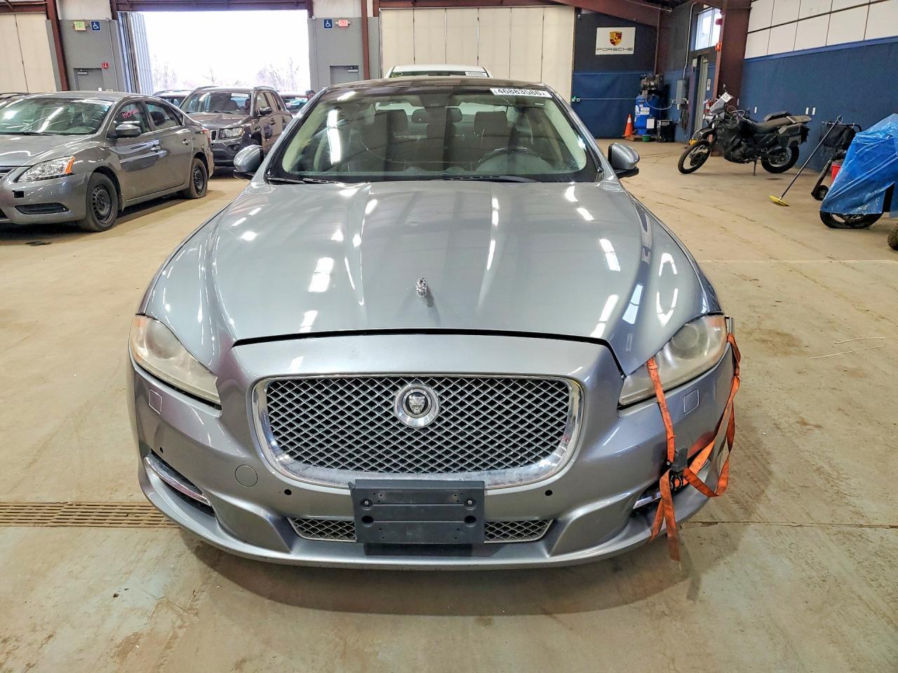 2011 JAGUAR XJ — фото 5