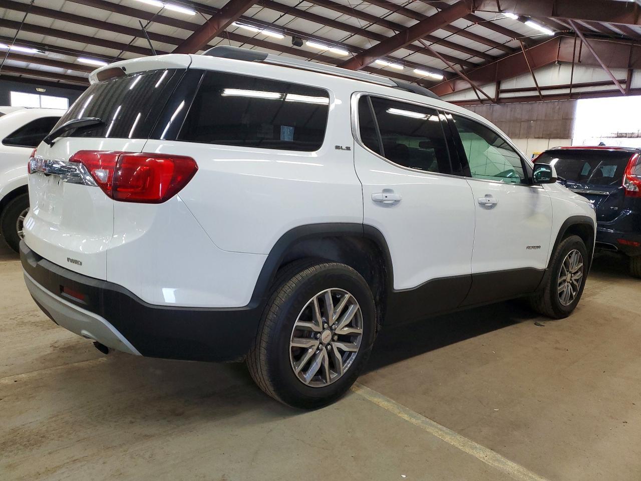 2017 GMC ACADIA — фото 3