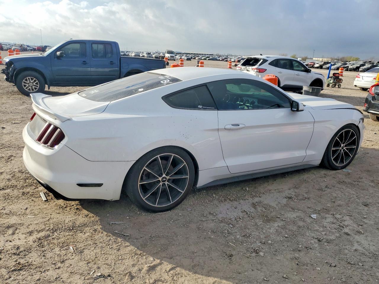 FORD MUSTANG