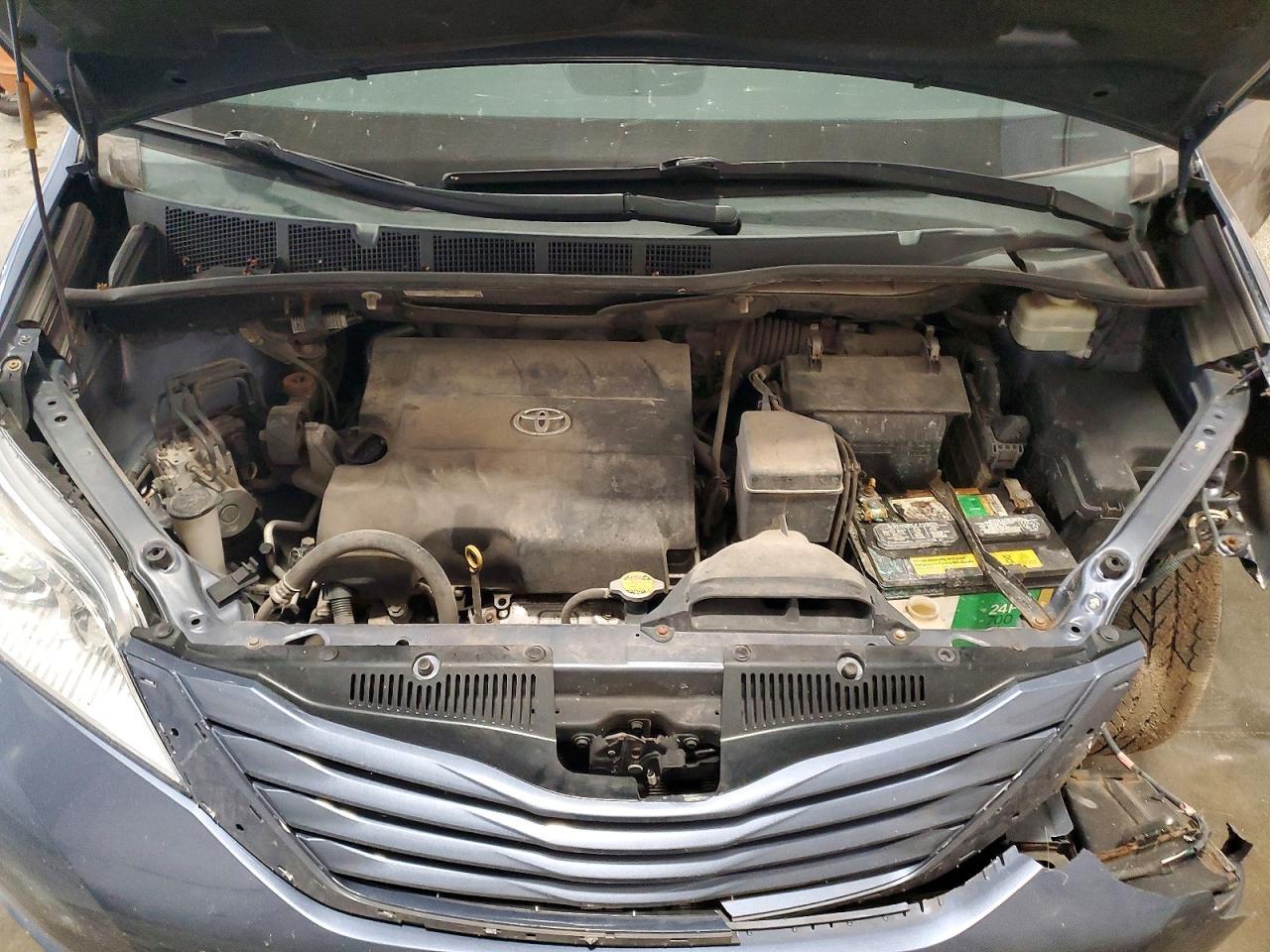 TOYOTA SIENNA
