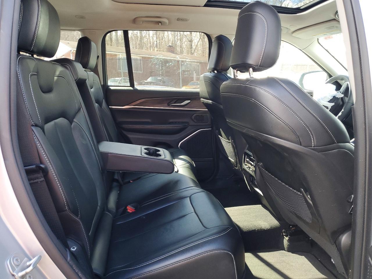 2023 JEEP GRAND CHEROKEE — фото 10