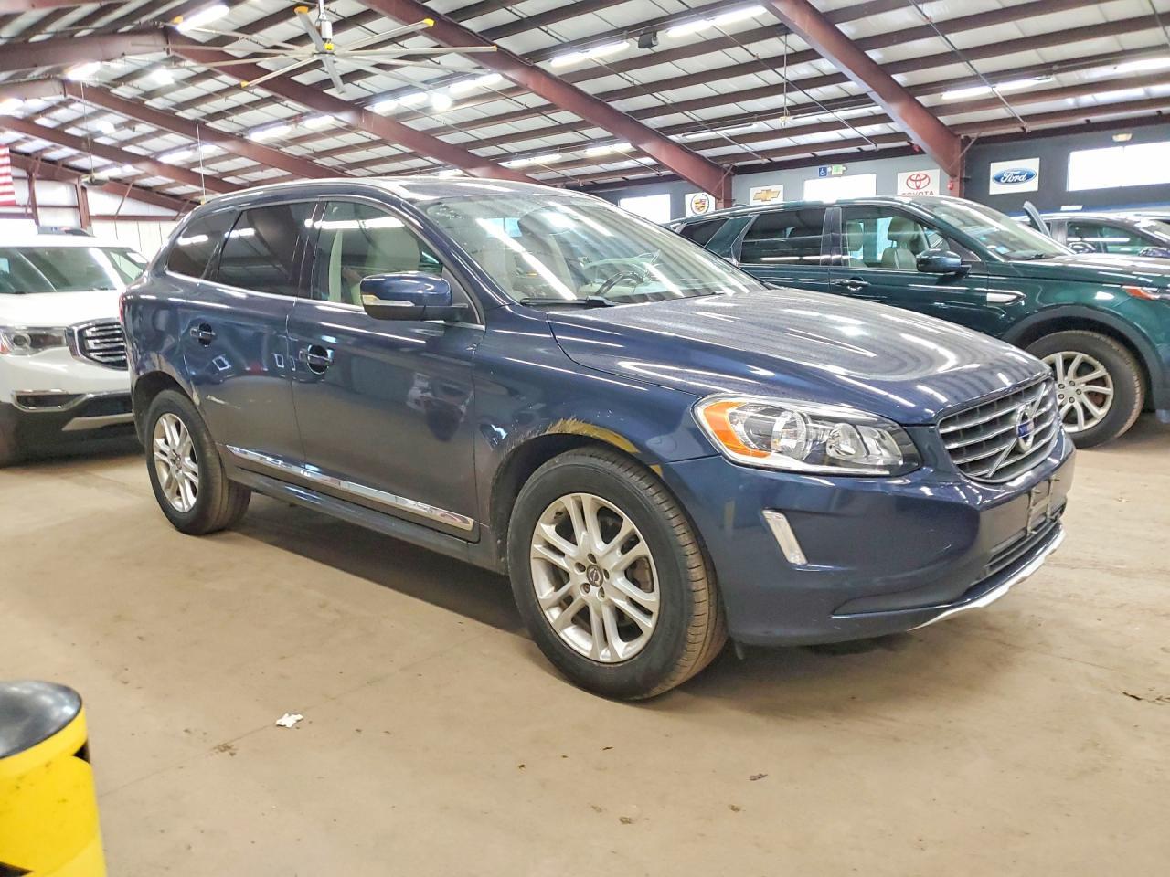 2015 VOLVO XC60 — фото 4