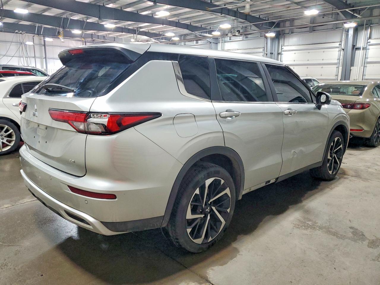 2023 MITSUBISHI OUTLANDER — фото 3