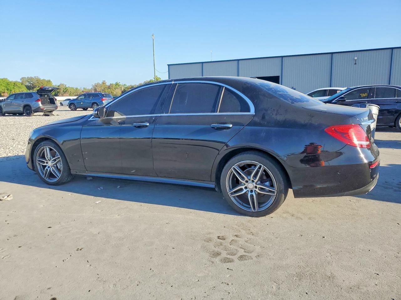 2017 MERCEDES-BENZ E-CLASS — фото 2
